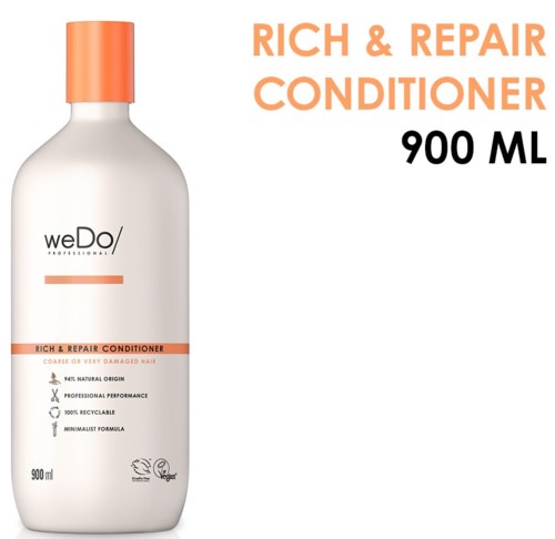 En hvit flaske med hvit og orange etikett som viser at det er balsam for skadet hår, 900 ml stor.