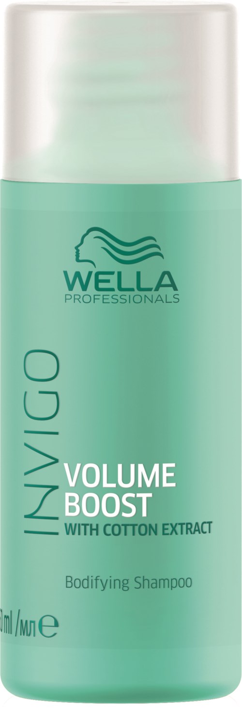 En grønn flaske med Wella Professionals Invigo Volume Boost sjampo med hvit lokk.