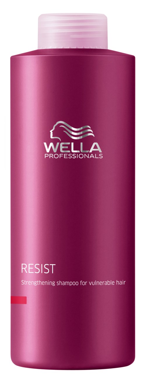 Rosa flaske med Wella sjampo for følsomt hår, med hvit hette og etikett.