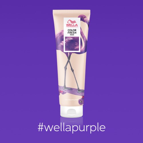 En tub med Wella Color Fresh lila hårmask på en lila bakgrund med hashtaggen #wellapurple.