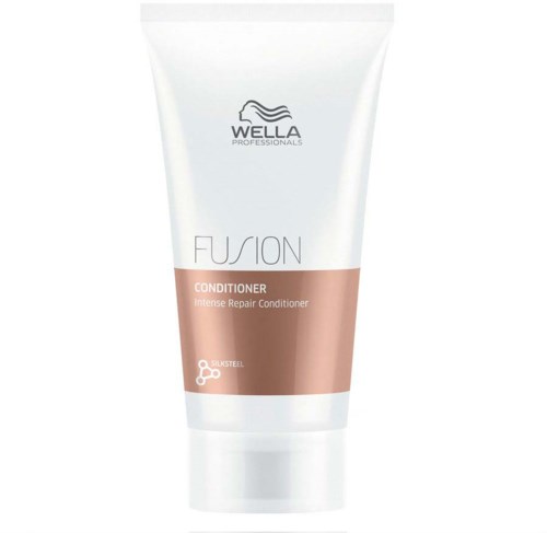 En hvit tube med sølv- og rosa etikett som viser Wella Professionals Fusion Intensive Repair Conditioner.