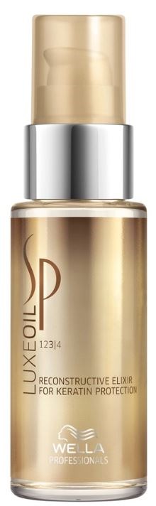 En liten flaska med hårvårdsprodukt som heter Luxe Oil för keratin-skydd, av Wella Professionals, med en guldig och silvrig design.