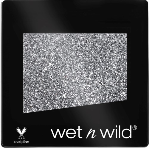 En svart boks med en glitrende sølvfarget rektangel inni, og ordene 'wet n wild' på fronten.