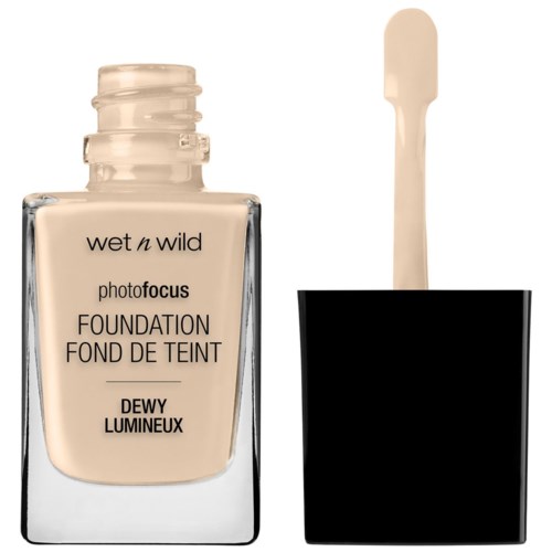Butelka podkładu Wet n Wild z pędzelkiem obok.
