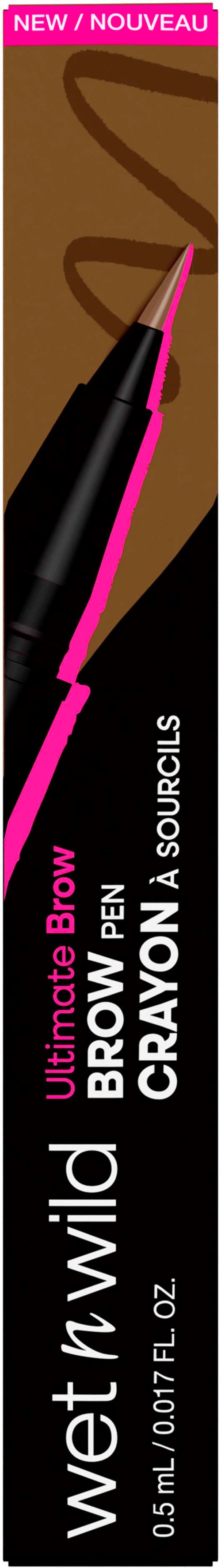 Vandtæt øjenbrynspen på hånden med makeup-svingninger i baggrunden, mærket som en waterproof ultimate brow pen.
