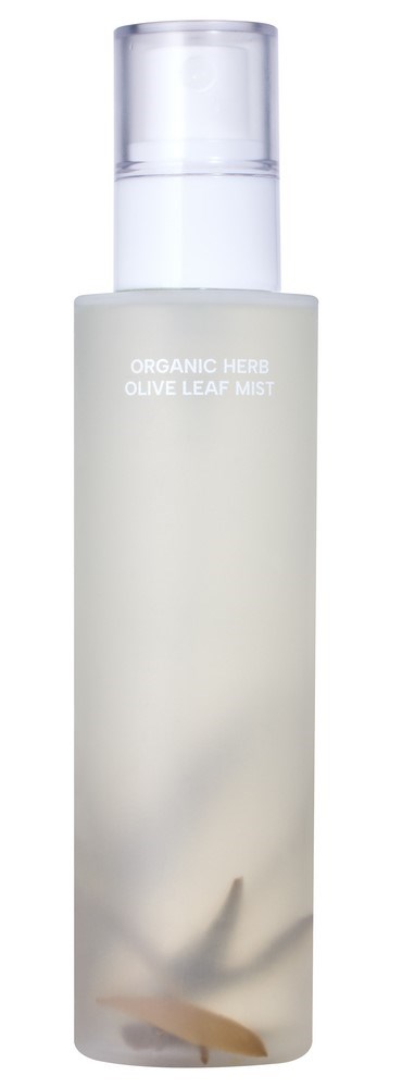 En hvit flaske med gjennomsiktig hette kalt Organic Herb Olive Leaf Mist. Den ser forfriskende og naturlig ut.