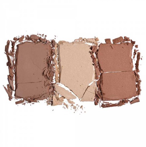Tre olika nyanser av krossad makeup puder placerade sida vid sida.