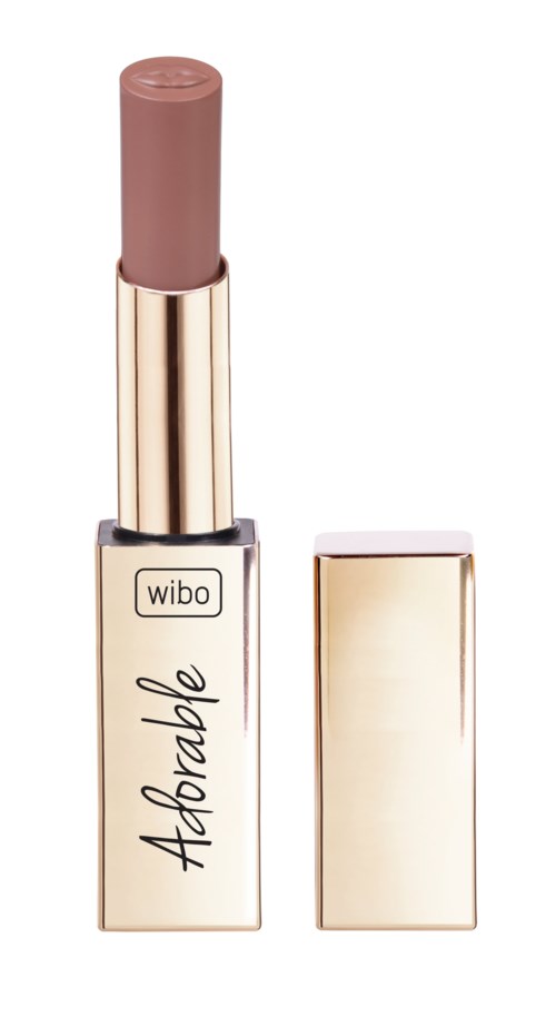 Ett läppstift med beige lock visas, med läppstiftfärgen synlig. Den är märkt 'wibo' och 'Adorable' på tuben.