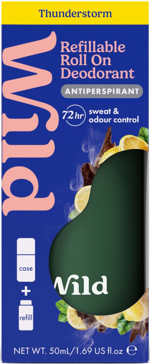 Återvinningsbar refillbar roll-on-deodorantförpackning med vildskogssmak, citron och kryddor på blå bakgrund.