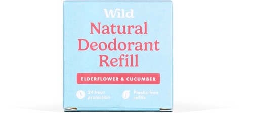 Lyseblå æske med pink og hvid tekst for Wild Natural Deodorant Refill, agurk duft, 24 timers beskyttelse, plastfri.