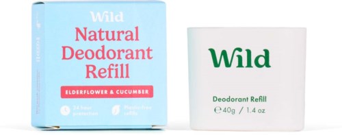 En naturlig deodorantrefill med hyldeblomst og agurk duft, i en hvid beholder og lyseblå boks.