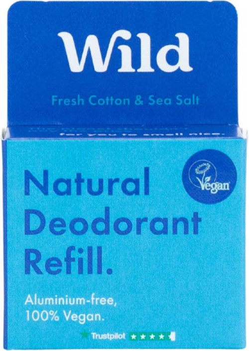 Blå emballasje merket 'Wild,' med omtale av plantebasert, aluminiumsfri, vegansk deodorantpåfylling, og duft av havsalt.