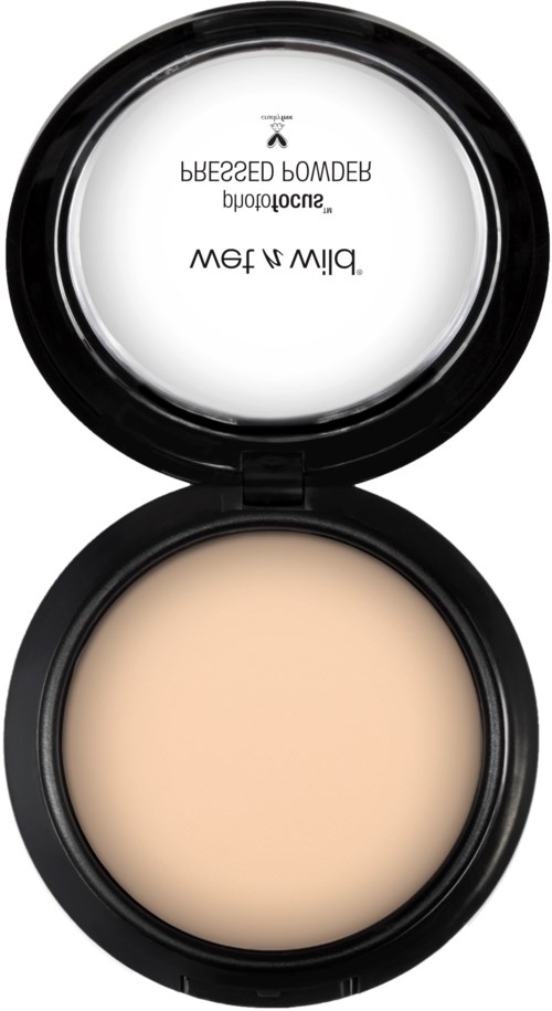 Bild av ett öppet kompakt med beige pressad puder och en spegel i locket.