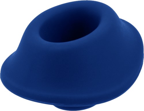 Et blått, mykt, rundt objekt med hull i midten, ser ut som en liten gummi- eller beskyttelseshette.