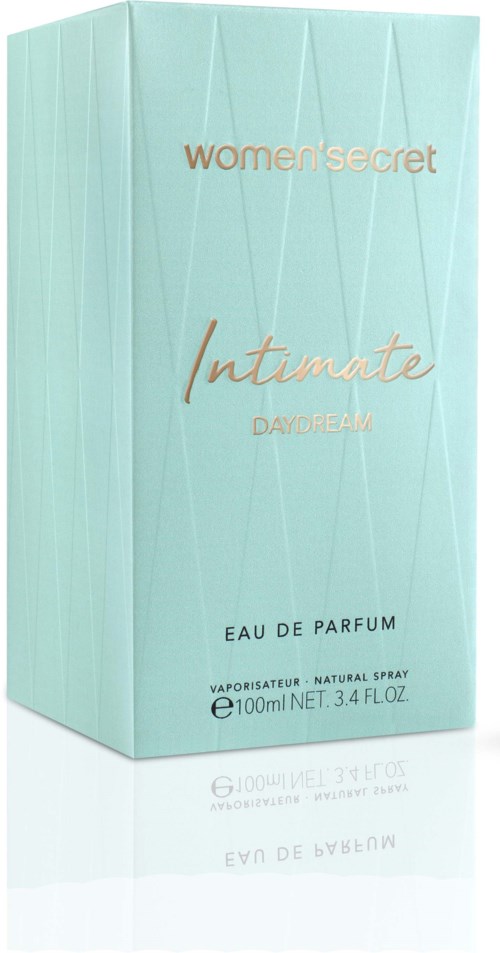 Vaaleansininen laatikko, jossa on kultainen ja vaaleanpunainen teksti naisten parfyyhistä nimeltä 'Intimate Daydream'.