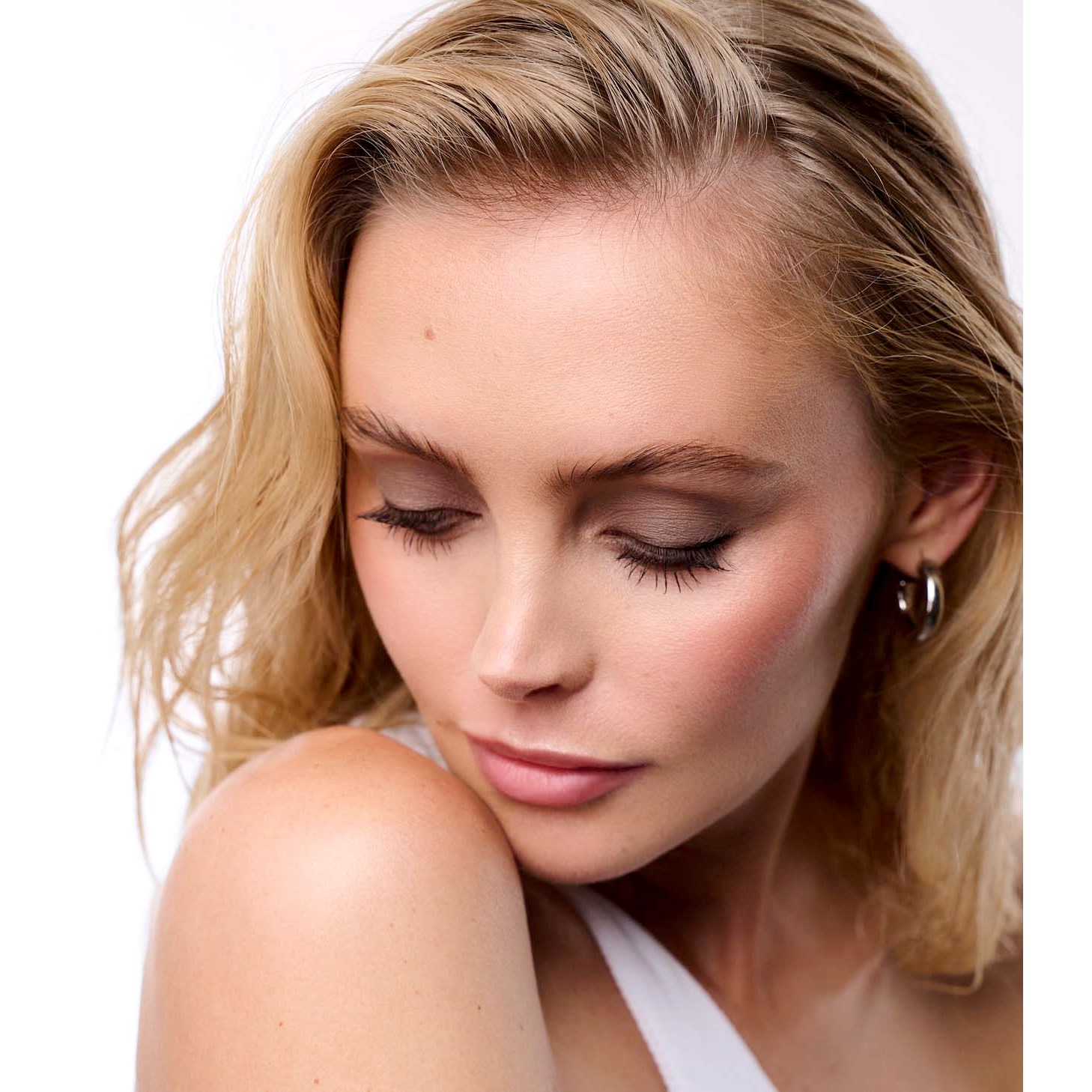 Wonderskin IYKYK Eyeshadow Stick Mink (obrázok 3)