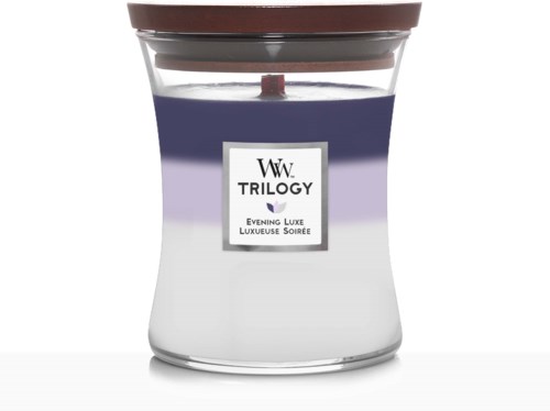Et duftlys i glas med brun låg, mærket 'WW TRILOGY Evening Luxe'.