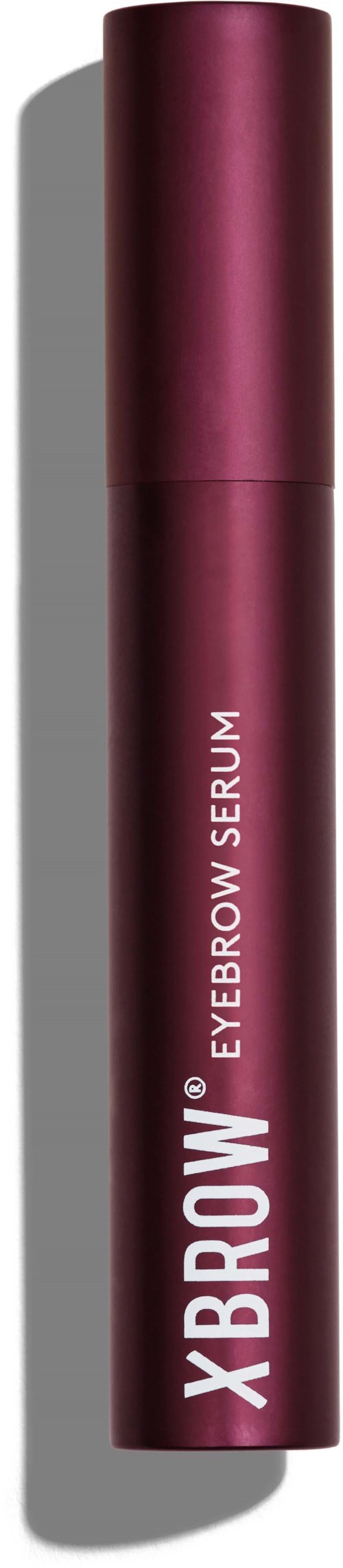 Ein kastanienbrauner Zylinder mit der Aufschrift 'Xbrow Eyebrow Serum'.