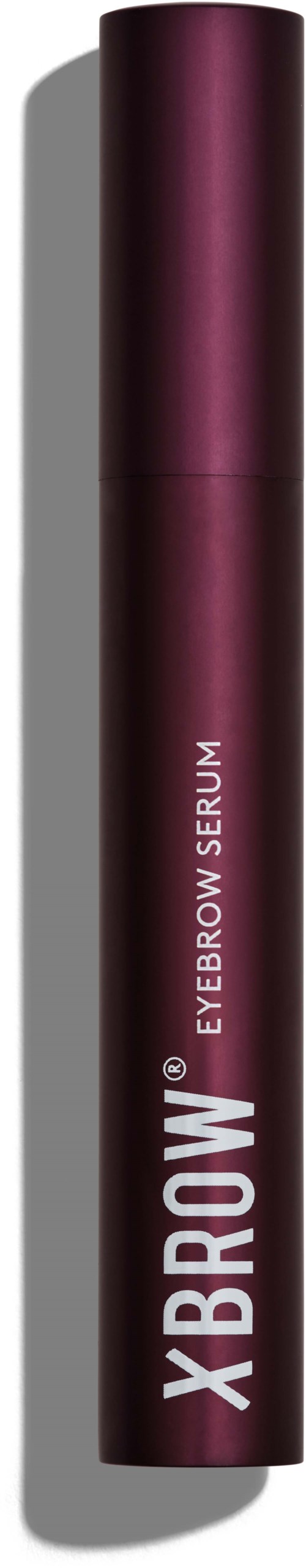 En mørk lilla-cylinderformet beholder med låg, mærket 'X BROW' og 'EYEBROW SERUM' i hvidt.