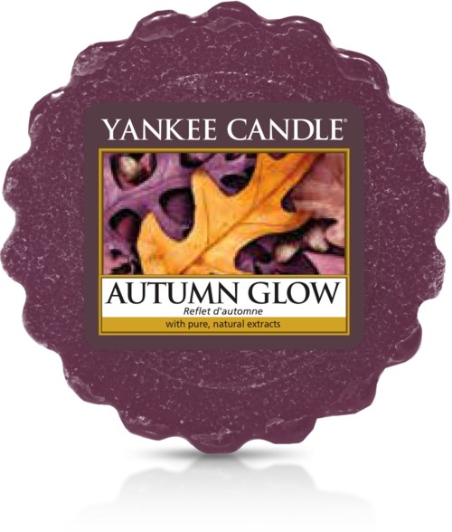Lilla voksduk med høstløv og teksten 'Yankee Candle Autumn Glow' på en etikett.
