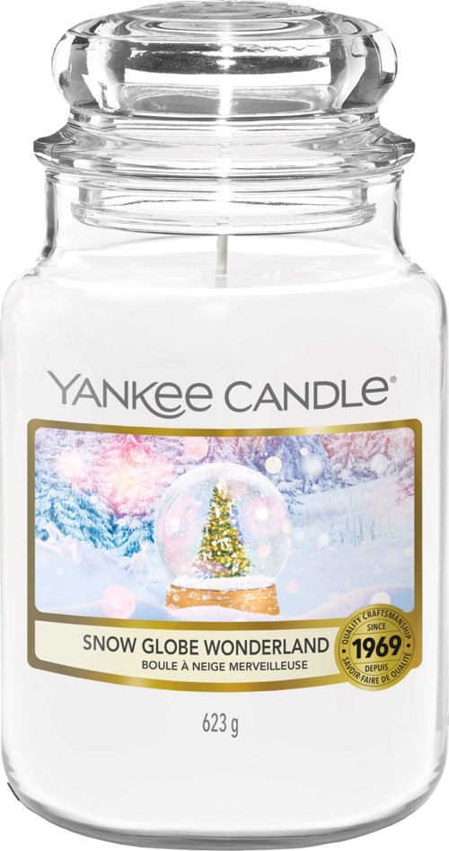 A Yankee Candle jar with snow globe design, featuring a Christmas tree inside, labeled 'Snow Globe Wonderland.'
