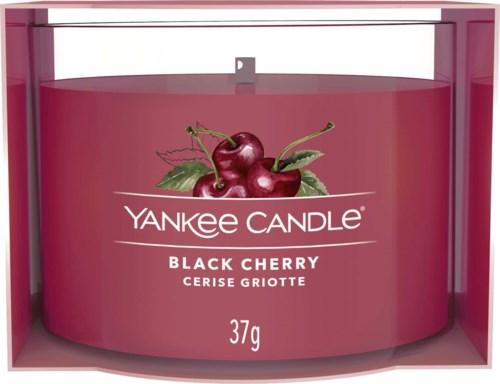 Ett rosa Yankee Candle-krus med doftmärke för Svart Körsbär och bilder av körsbär i ett genomskinligt fall.