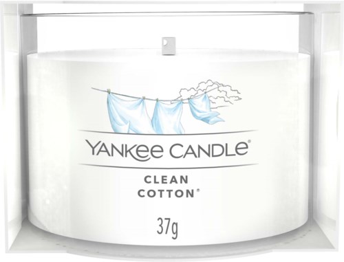 Eine Yankee Candle Clean Cotton-Glas mit Wäsche, die an einer Leine hängt, und einer Wolke. Text zeigt Duft und Gewicht.