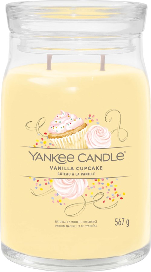 Een gele vanille cupcake geurkaars in een glas met kleurrijke sprinkels op het etiket.