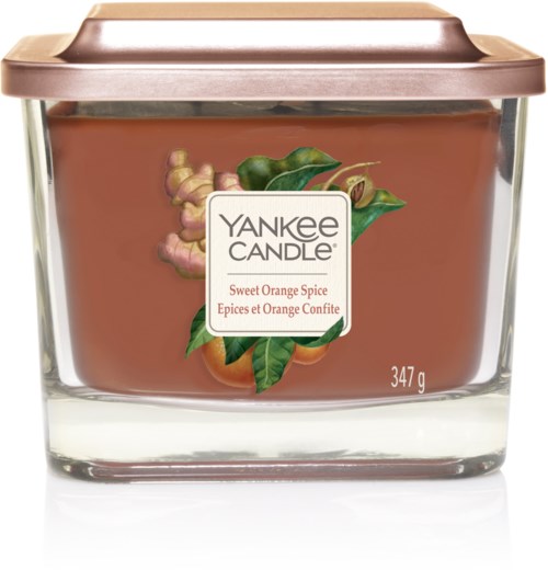 Słoik Yankee Candle z zapachem słodkiej pomarańczy i przypraw, ozdobiony imbirem i liśćmi, waży 347 g.