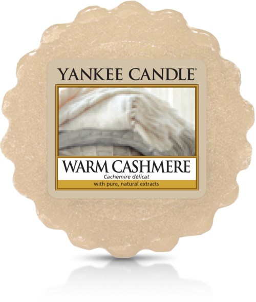 Yankee Candle-logo med en bild av beigefärgad cashmere-tyg, märkt 'Warm Cashmere' och 'with pure, natural extracts.'