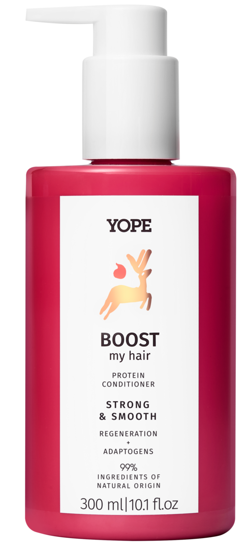 Eine pinke Flasche Yope Boost Haarspülung mit weißem Pumpkopf und Etikett mit Vorteilen.