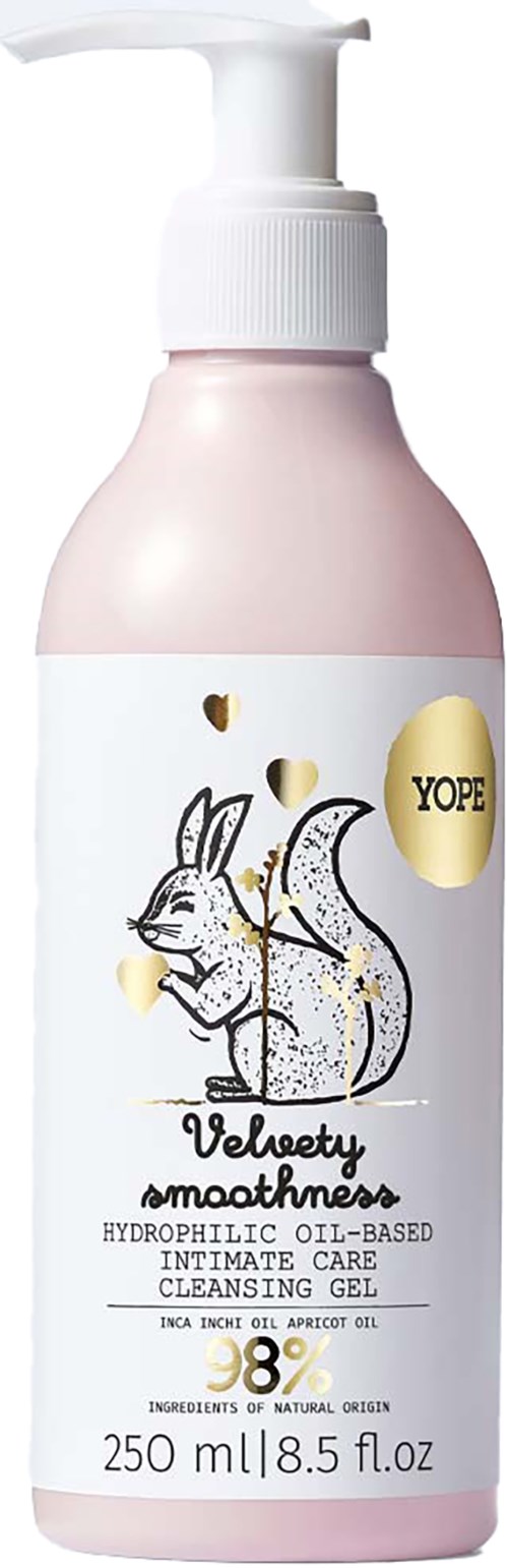 Różowa butelka z pompką zawiera żel oczyszczający Velvety Smoothness z jeżynkiem i złotym sercem.