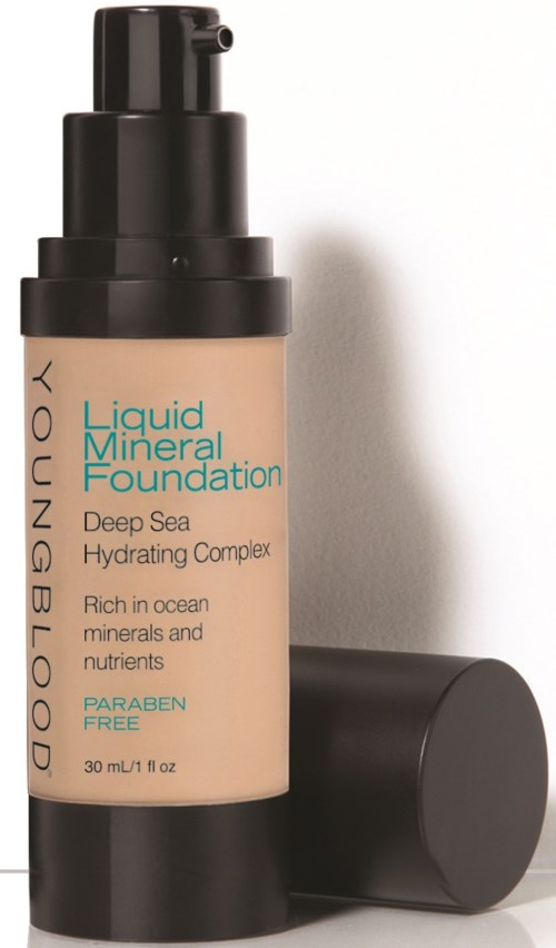 Flaskan med flytande mineralgrundning med svart lock, märkt 'Youngblood' och 'Deep Sea Hydrating Complex.'