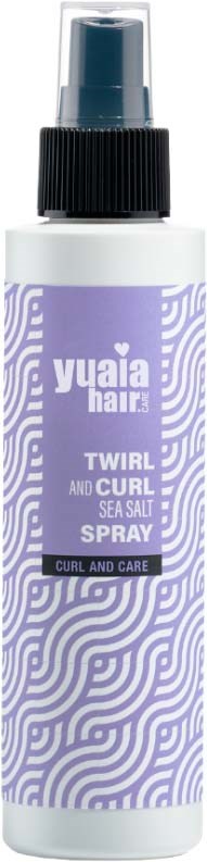 En sprayflaska med lila och vit etikett, kallad Yuaia Hair, för att forma lockar och spiral med havssalt.