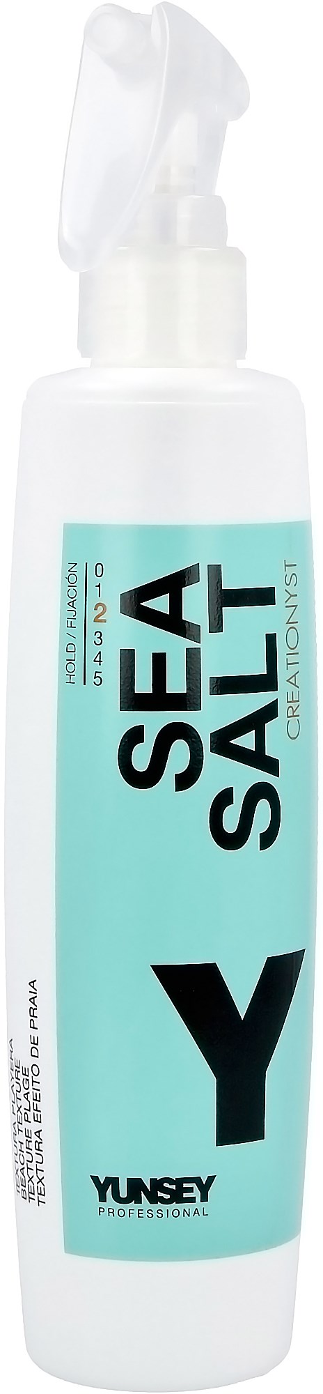 En vit sprayflaska märkt med 'SEA SALT' med ett svart 'Y' och varumärket 'YUNSEY'.