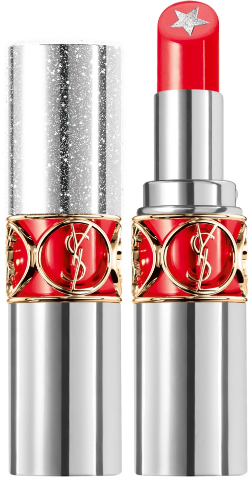 En silver läppstiftförpackning med röd läppstift och dekorativt gyllene band med YSL-logga.