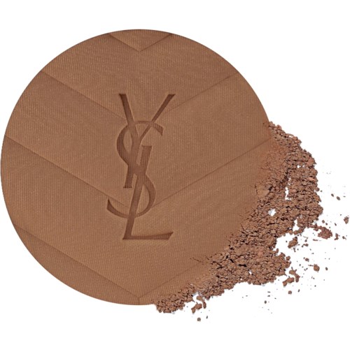 Bruine YSL-logo geperst poeder met verspreide poeder op witte achtergrond.
