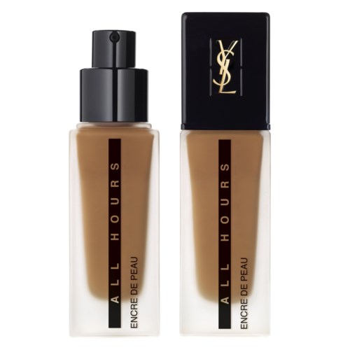 Dwie butelki podkładu, jedna z rozpylaczem, druga z nakrętką, oznaczone 'ALL HOURS' i logo YSL.