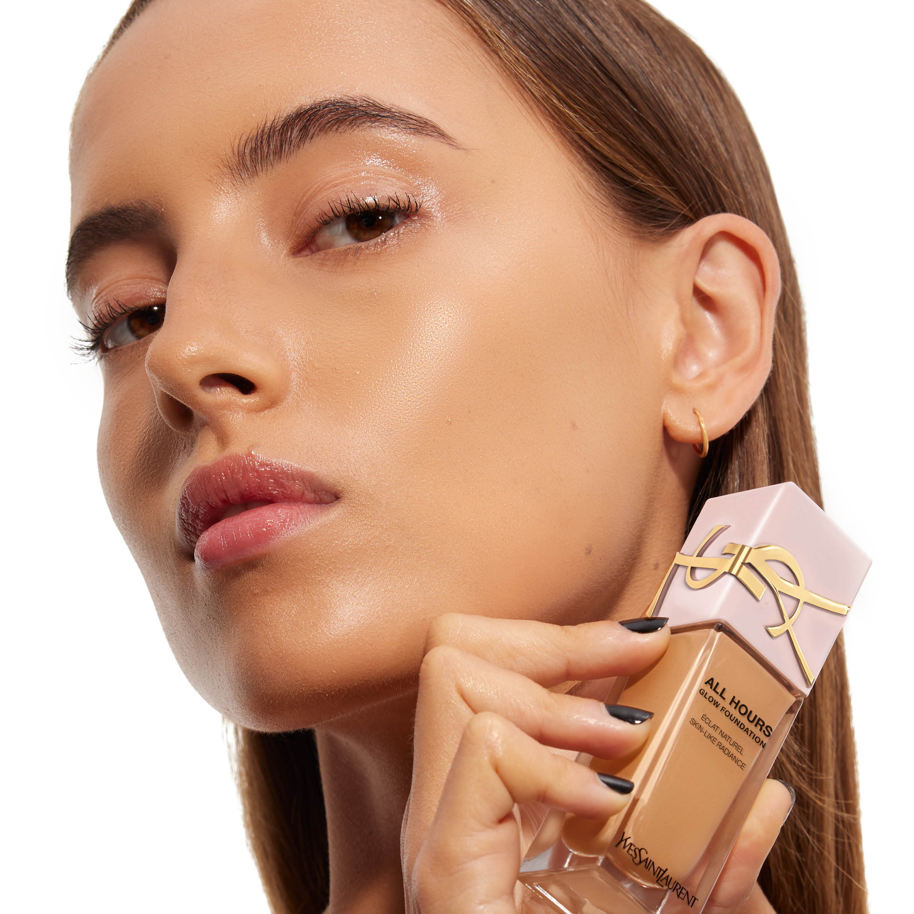 Yves Saint Laurent All Hours Glow Foundation MW2 (obrázok 3)