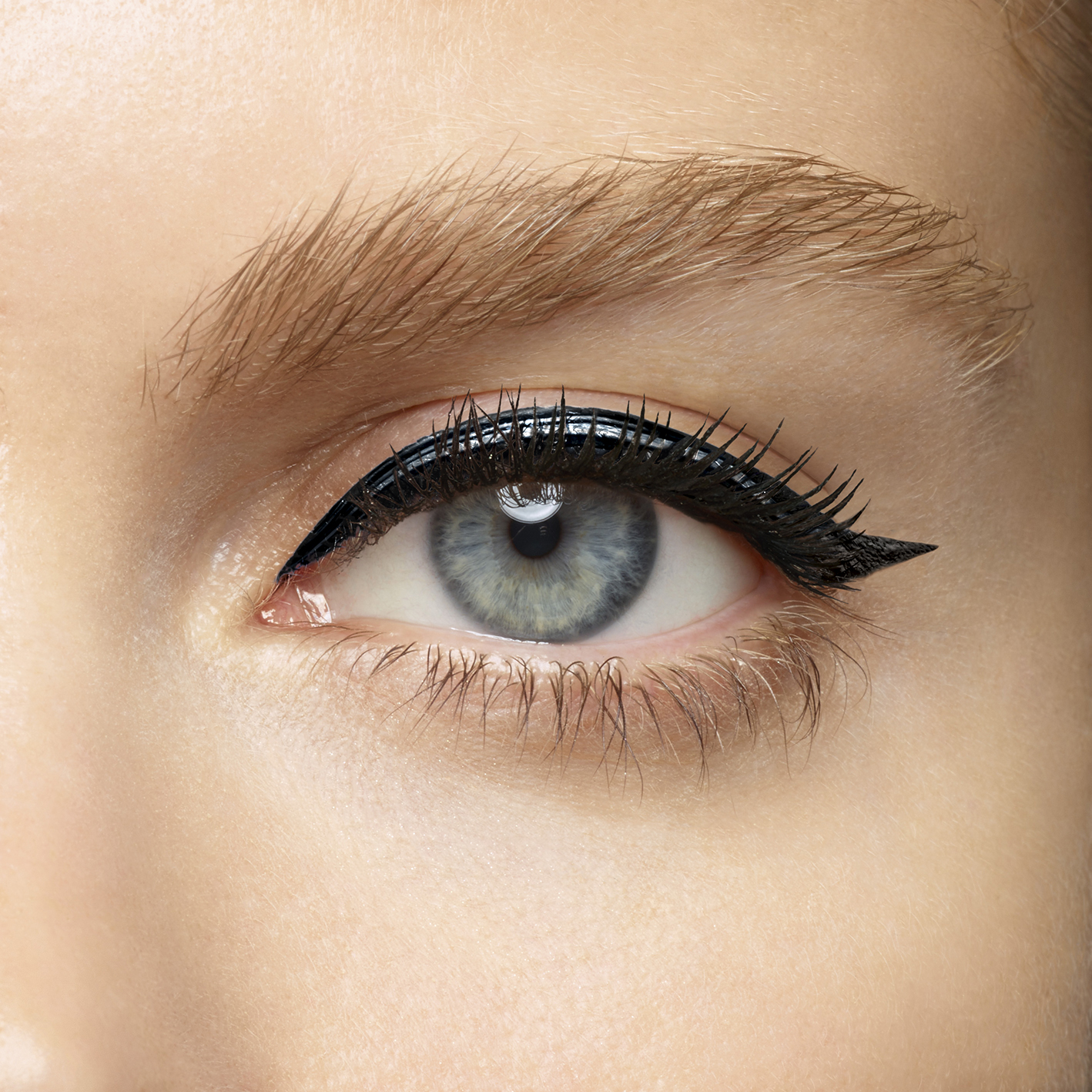 Yves Saint Laurent Eyeliner Matt 01 (obrázok 6)