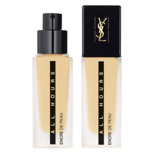 Två flaskor av Yves Saint Laurent All Hours foundation, en med spraylock och en med lock, båda visar beige vätska.