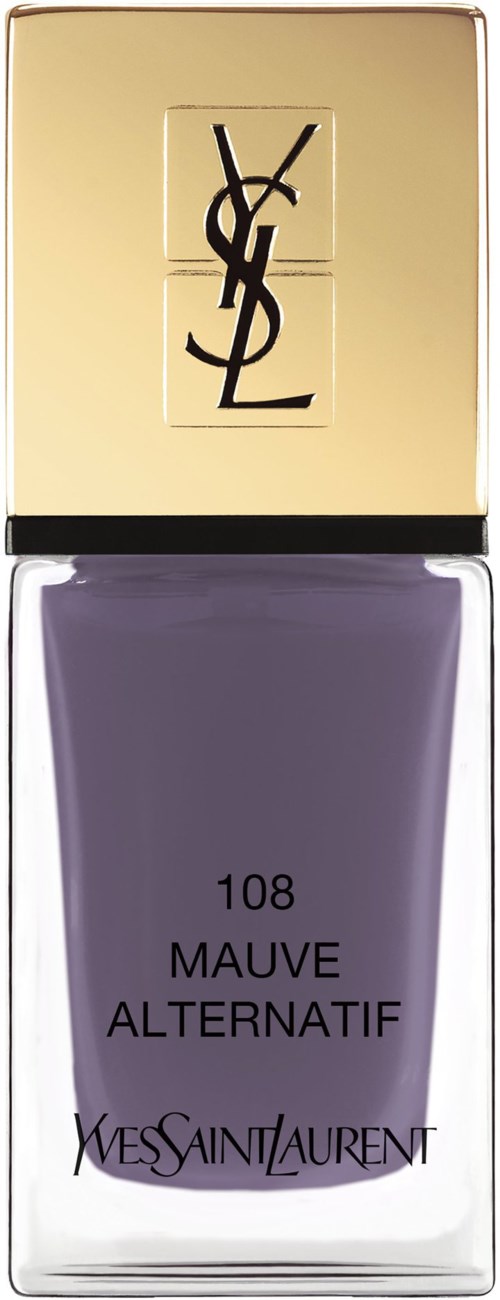 En flaske neglelakk fra Yves Saint Laurent i lilla med gullkork, merket '108 Mauve Alternatif'.