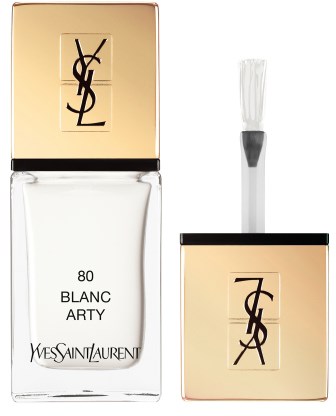 YSL-logo på en beige flaske med svart tekst og svart lokk, sannsynligvis for parfyme eller kosmetikk.
