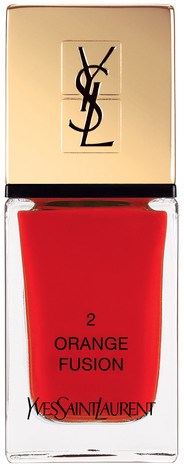 En rød neglelakkflaske merket 'Orange Fusion' med gull- og svart YSL-logo på toppen.