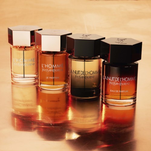 Fyra parfymflaskor med svarta och vita lock, märkta 'L'HOMME' och 'L'ANNÉE DE L'HOMME' av Yves Saint Laurent.