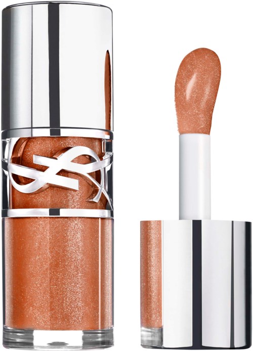 Een glanzende zilveren tube lipgloss en een apart sponsapplicator met perzikkleur.
