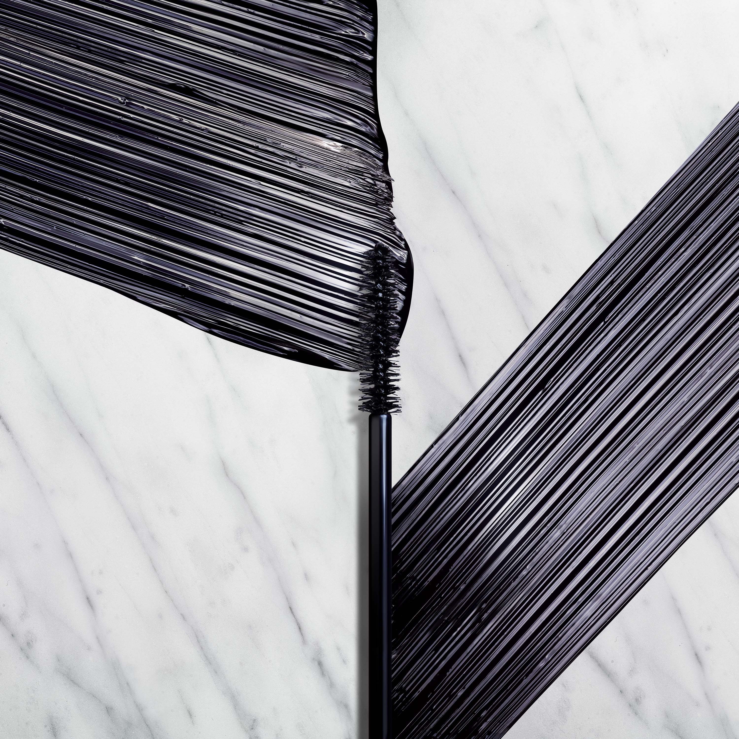 Alternativ bild 1 för Yves Saint Laurent Mascara Volume Effet Faux Cils Radical Black