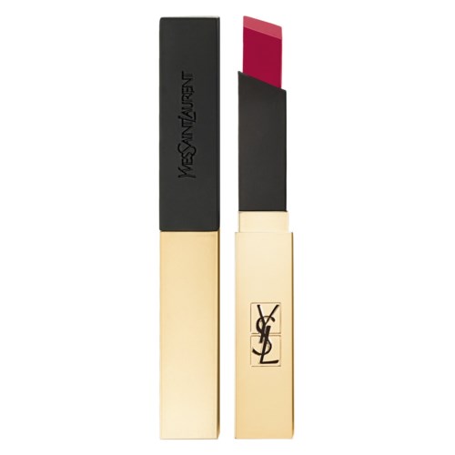 Een lippenstift met een donkere dop, crèmekleurig lichaam en een rode lipstick binnenin. Yves Saint Laurent-logo op de tube.