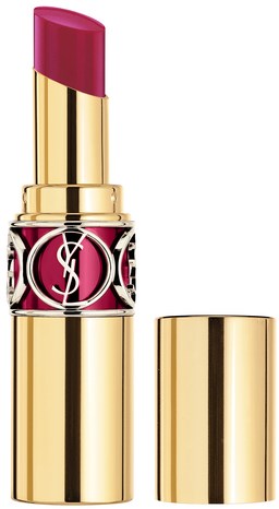 Een lipstick met een roze tint in een gouden huls met open deksel.