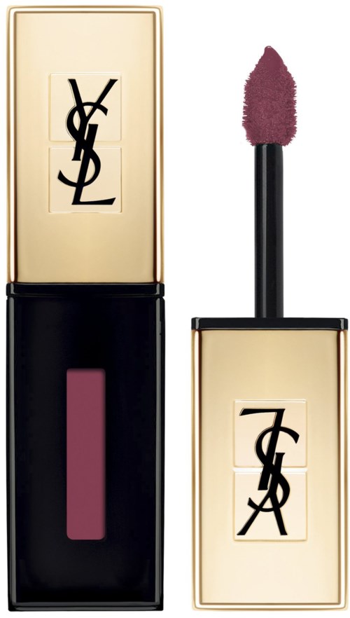 En leppestift med gullfarget og svart tilfeller og en rosa leppestift inni. YSL-logoen er på tilfeller.